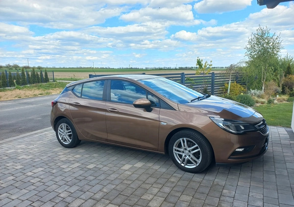 Opel Astra cena 47900 przebieg: 108600, rok produkcji 2017 z Brodnica małe 106
